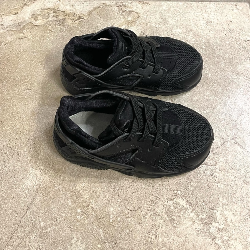 Nike’s Toddler Size 7 - Picture 3 of 7